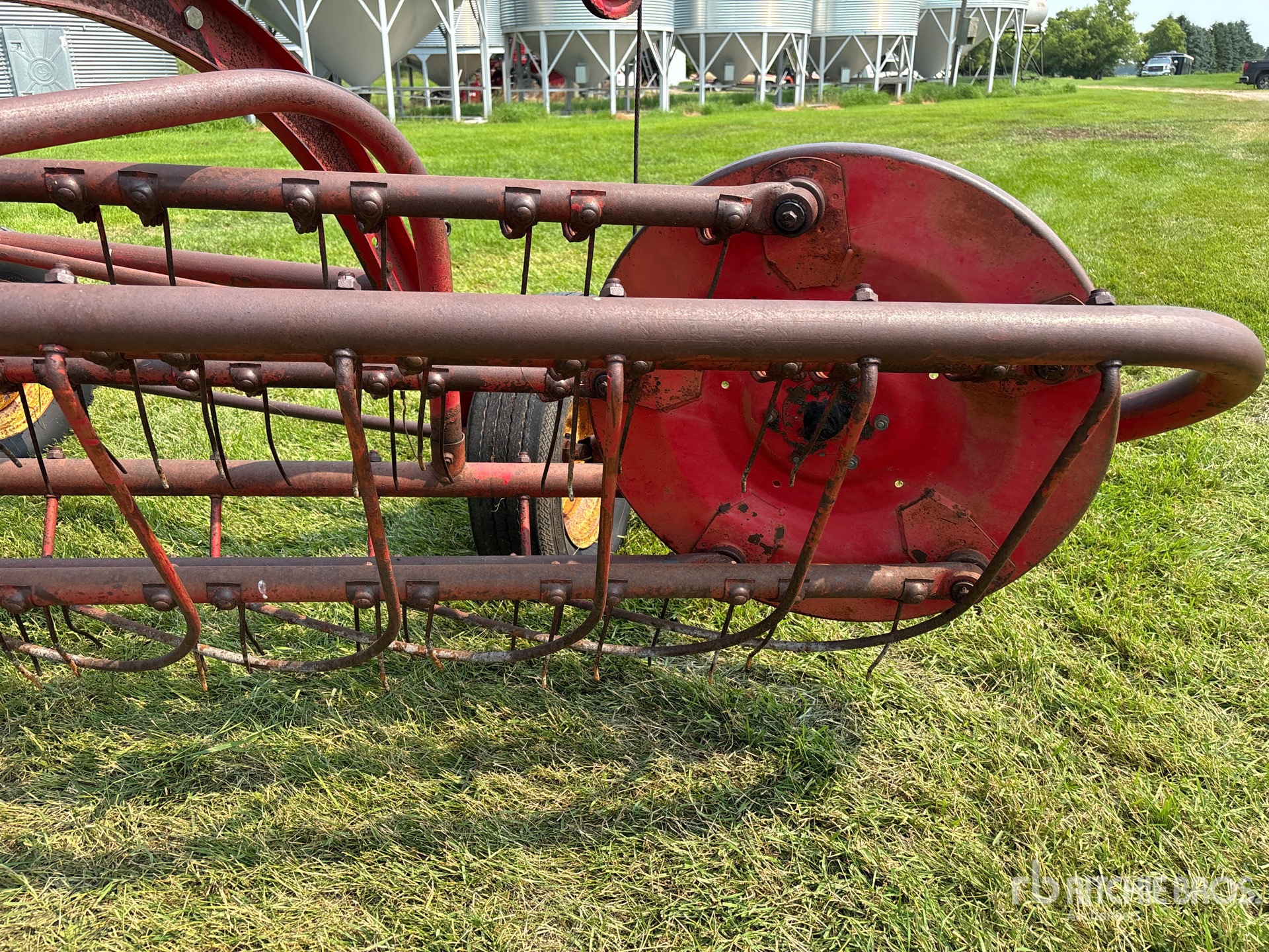 Massey Ferguson 8 ft Basket