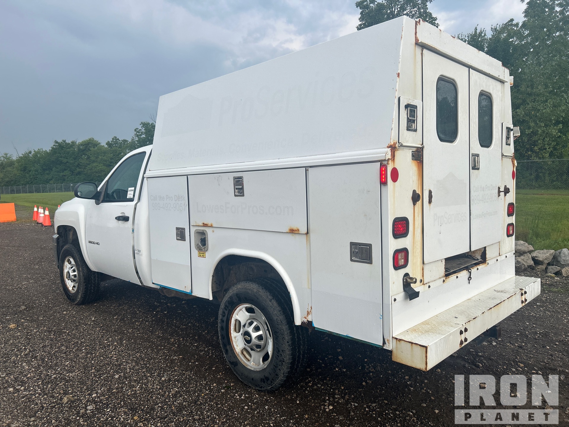General Appearance with Picture, Left Rear Corner