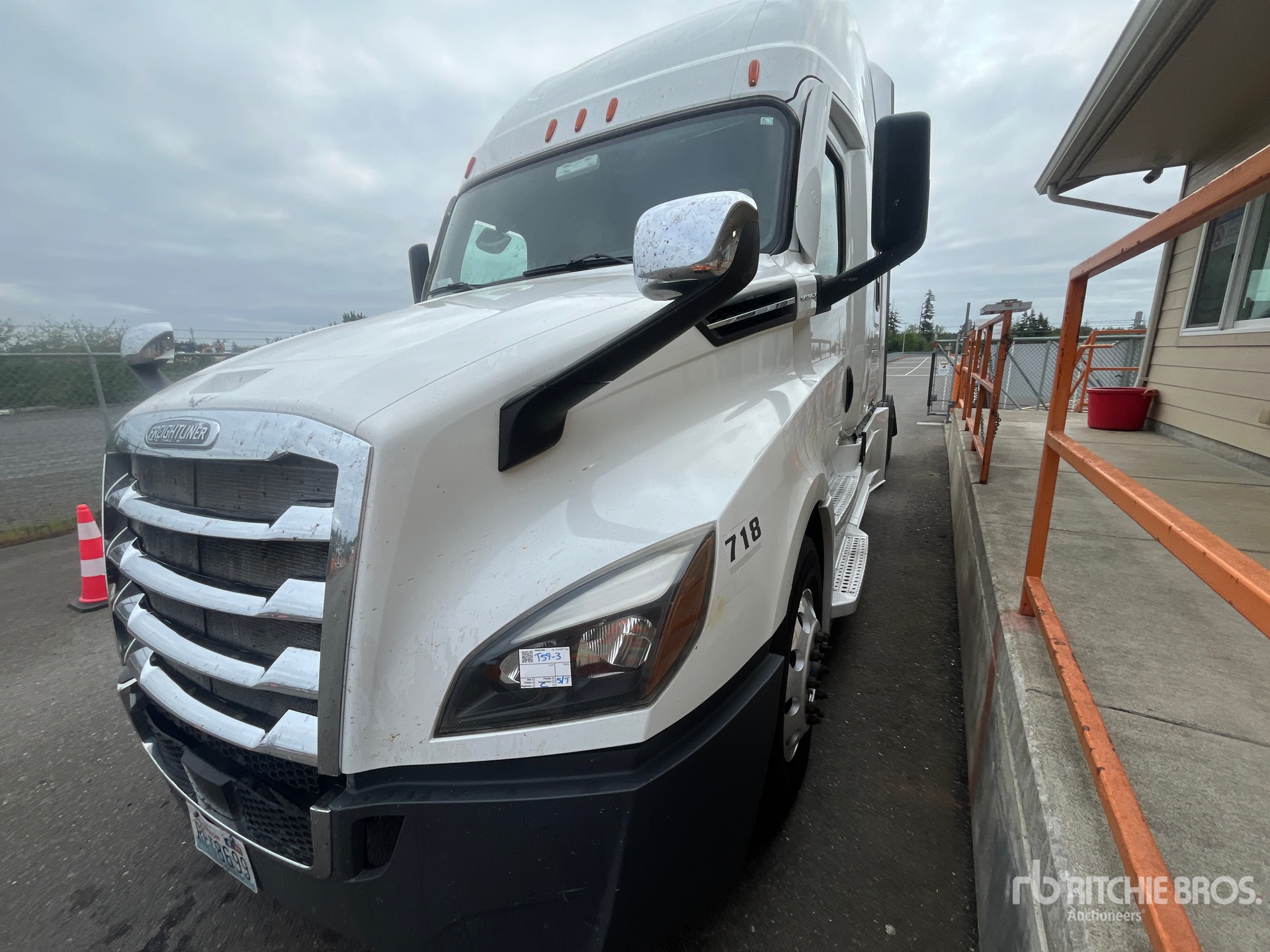 2021 Freightliner CASCADIA 126