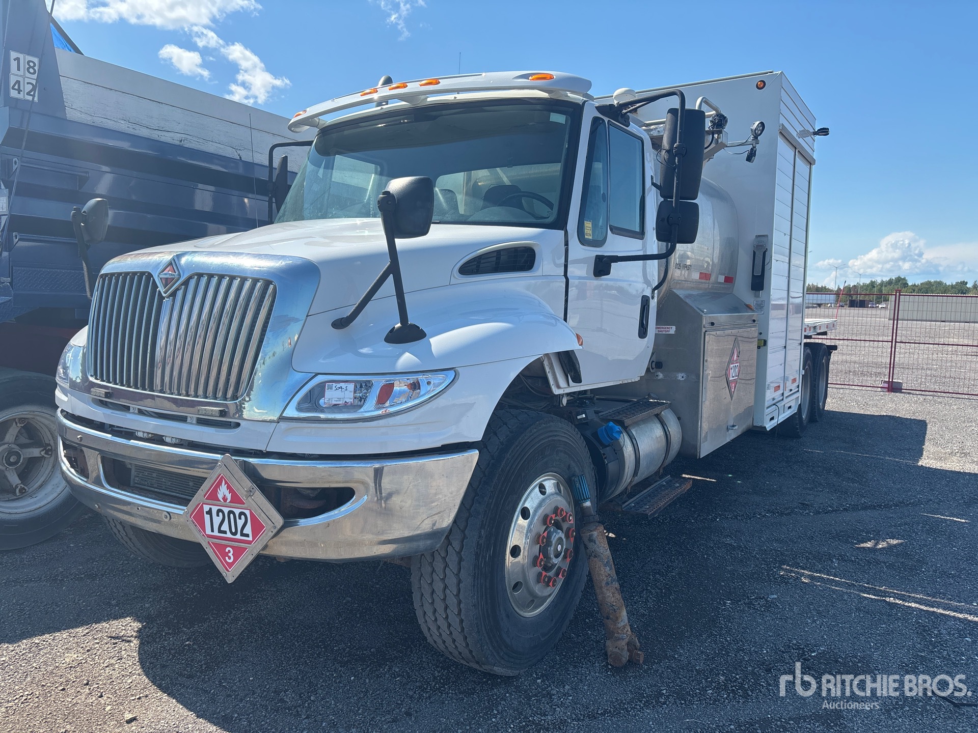 Photo of a 2015 International WORKSTAR 7400