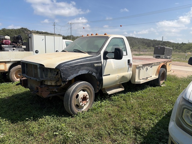 2004 Ford F-450 4x2 Flatbed Truck
