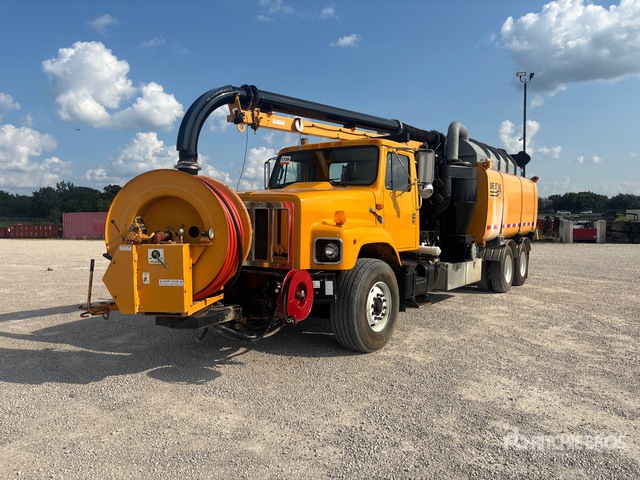 1999 International F-2654 Sewer Cleaner Truck