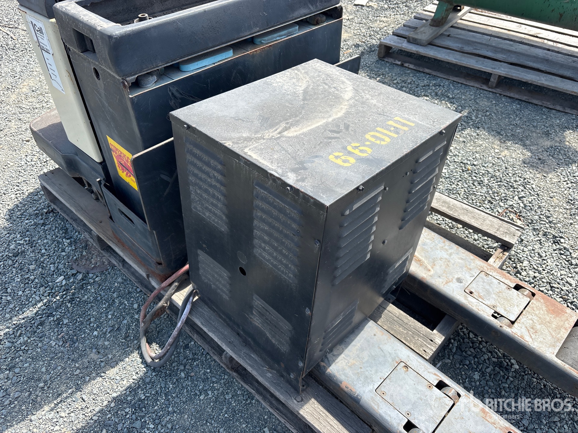Crown QUANTITY OF (2) ELECTRIC