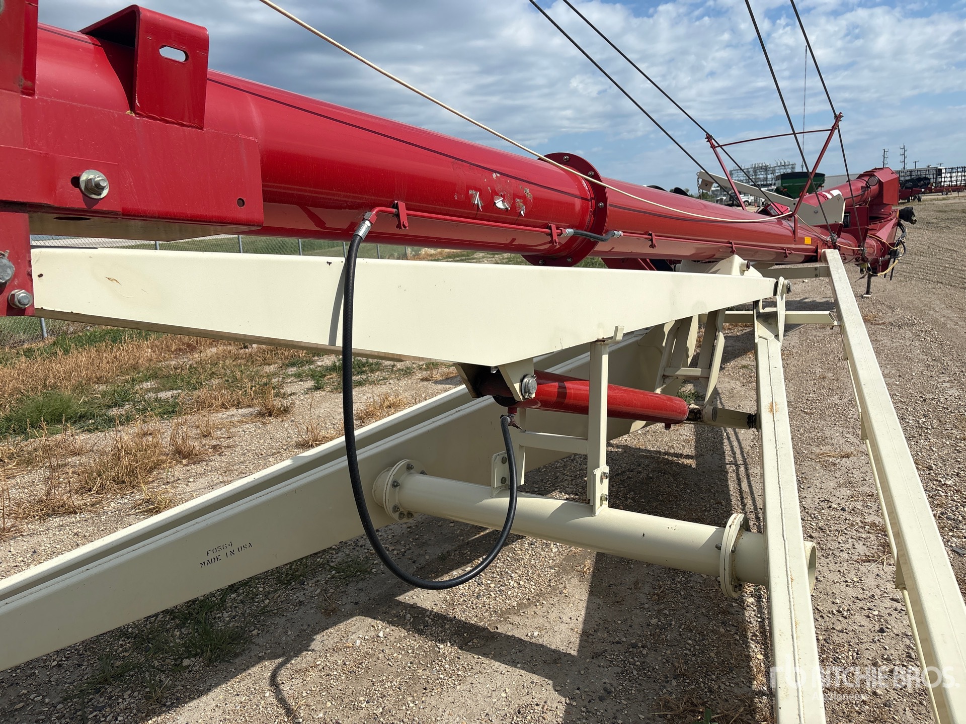 2009 Farm King 1385