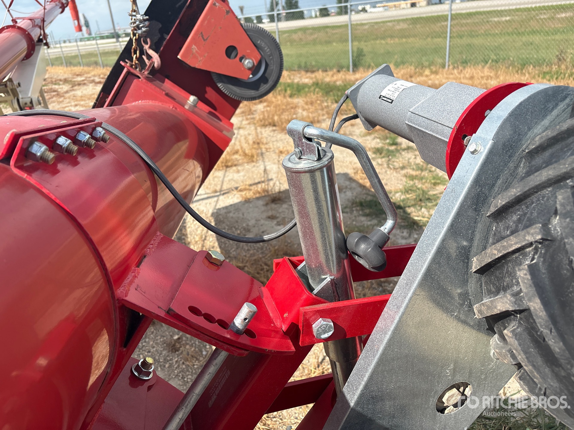 2009 Farm King 1385