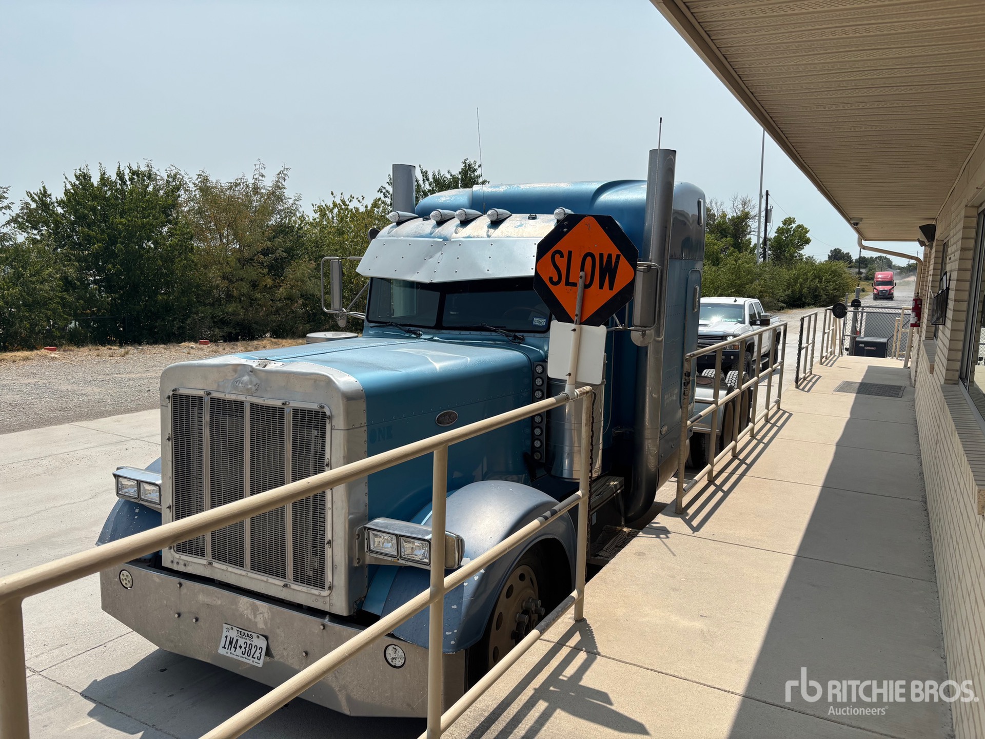 Photo of a 1998 Peterbilt 379