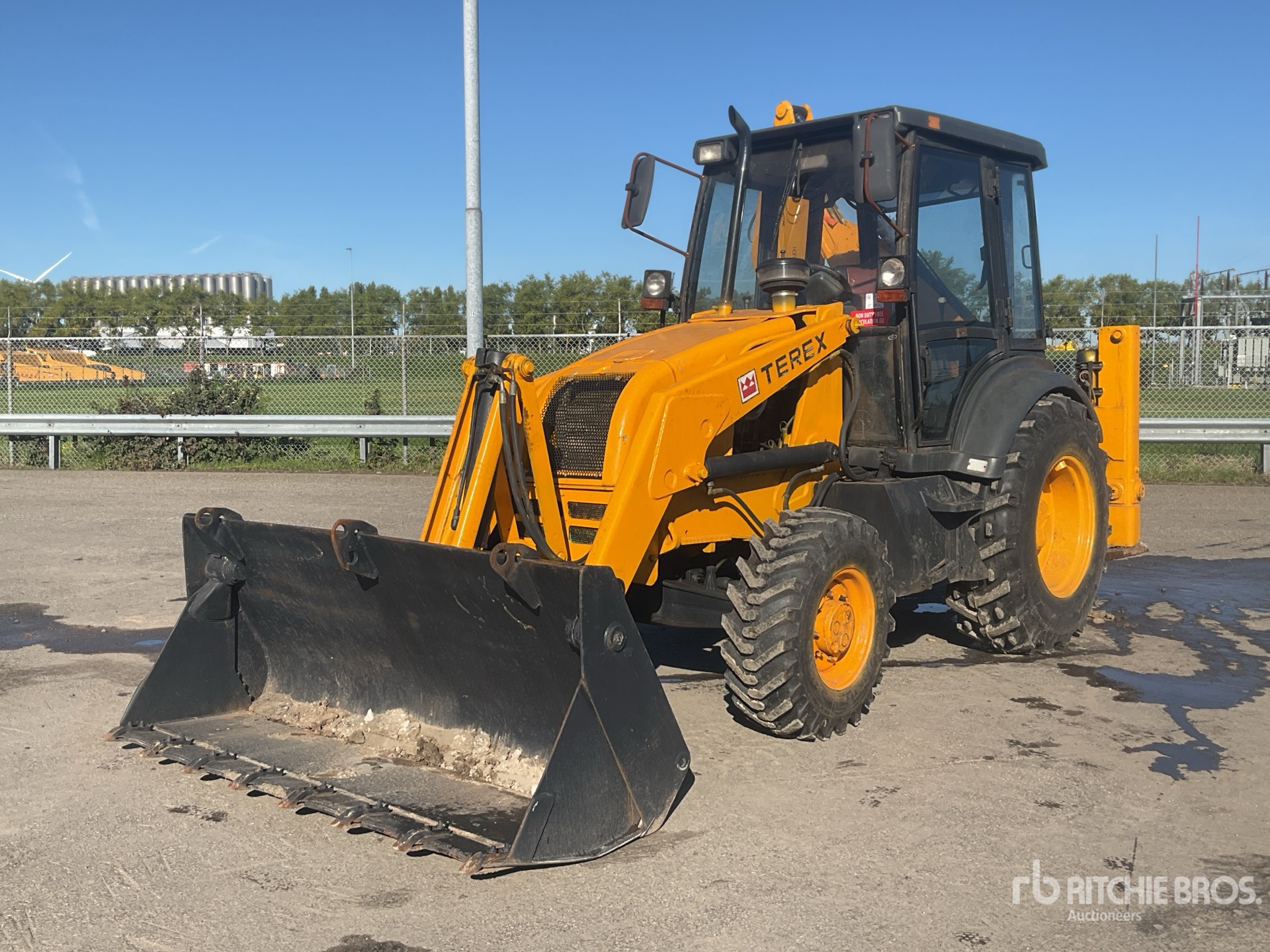 2016 Terex TLB 844SX4