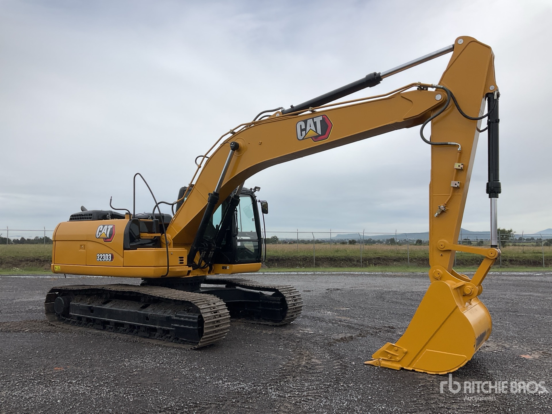 2023 Caterpillar 323D3