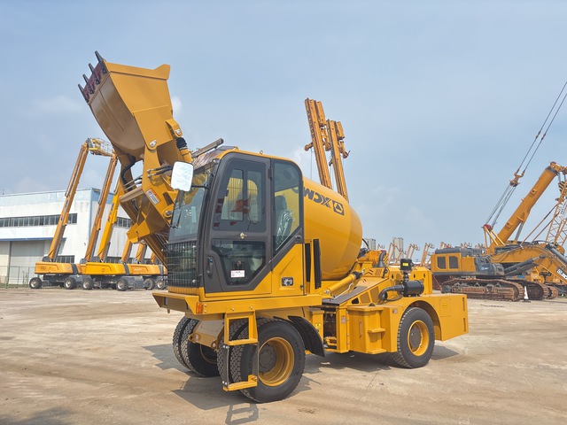 2026 XCMG SLM4000S 4x4 Self-Loading 4.0 m3 All Terrain Mixer (Unused)