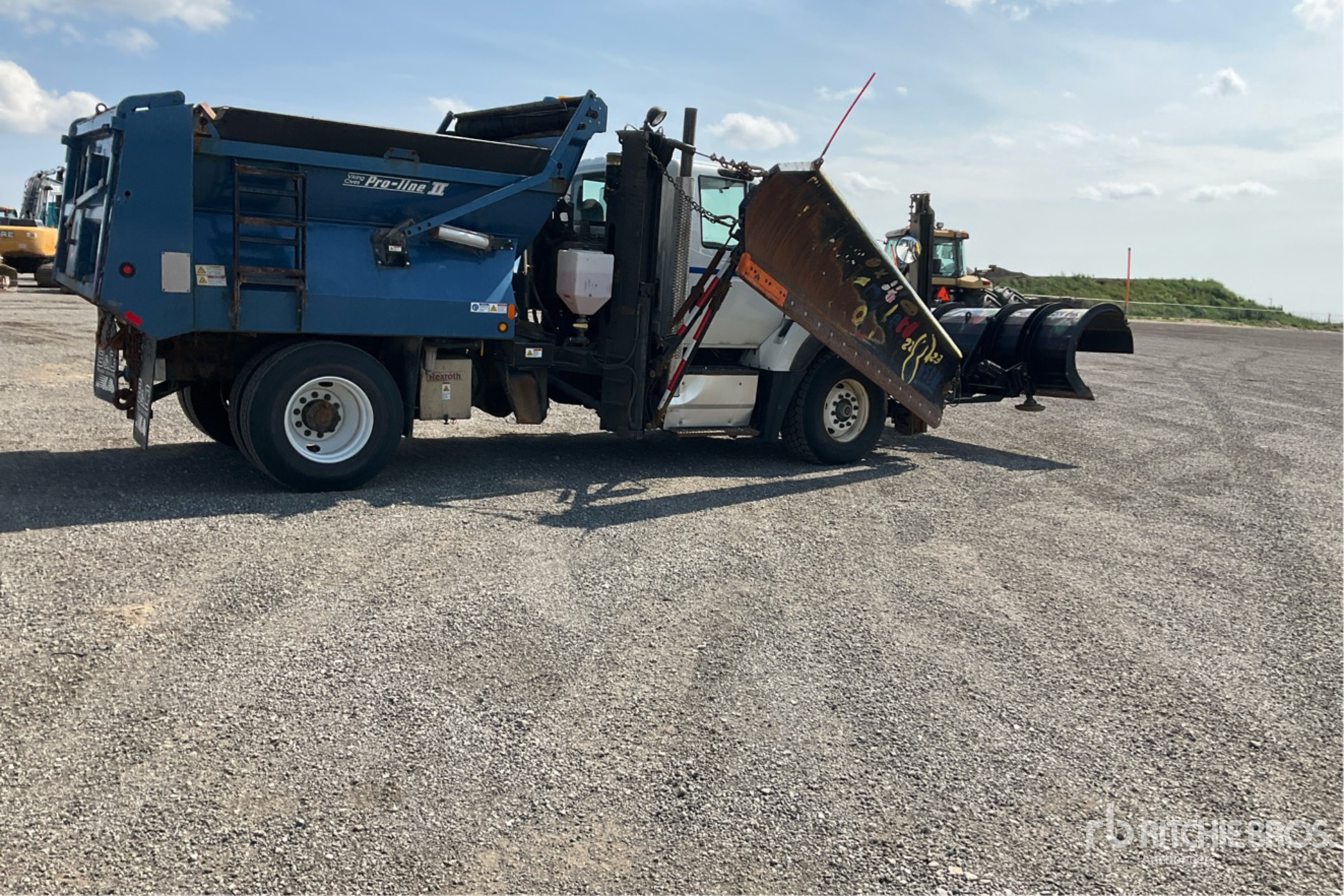 2015 International 7400 SFA