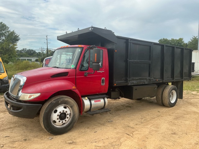 2013 International 4300 4x2 S/A Dump Truck