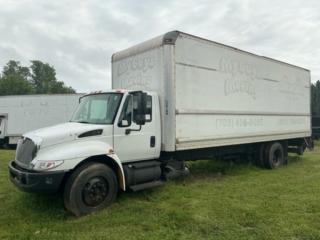 2007 International 4300 4x2 Moving Van Truck