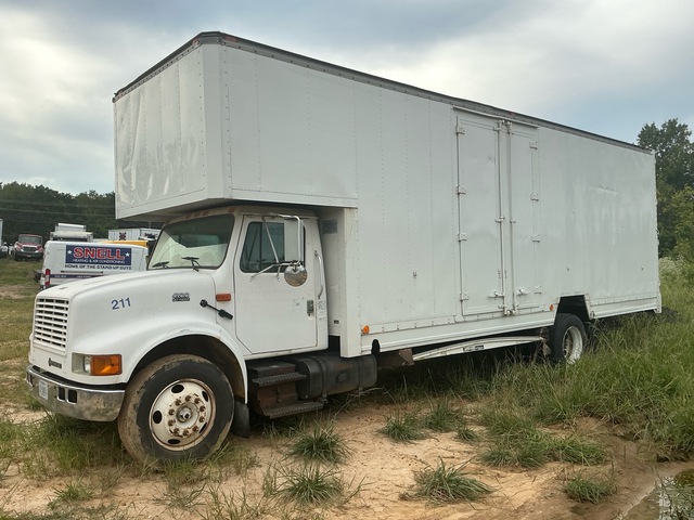 2000 International 4900 4x2 Van Truck