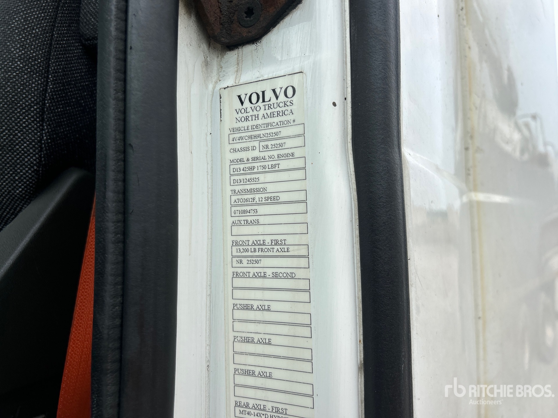 2020 Volvo VNR