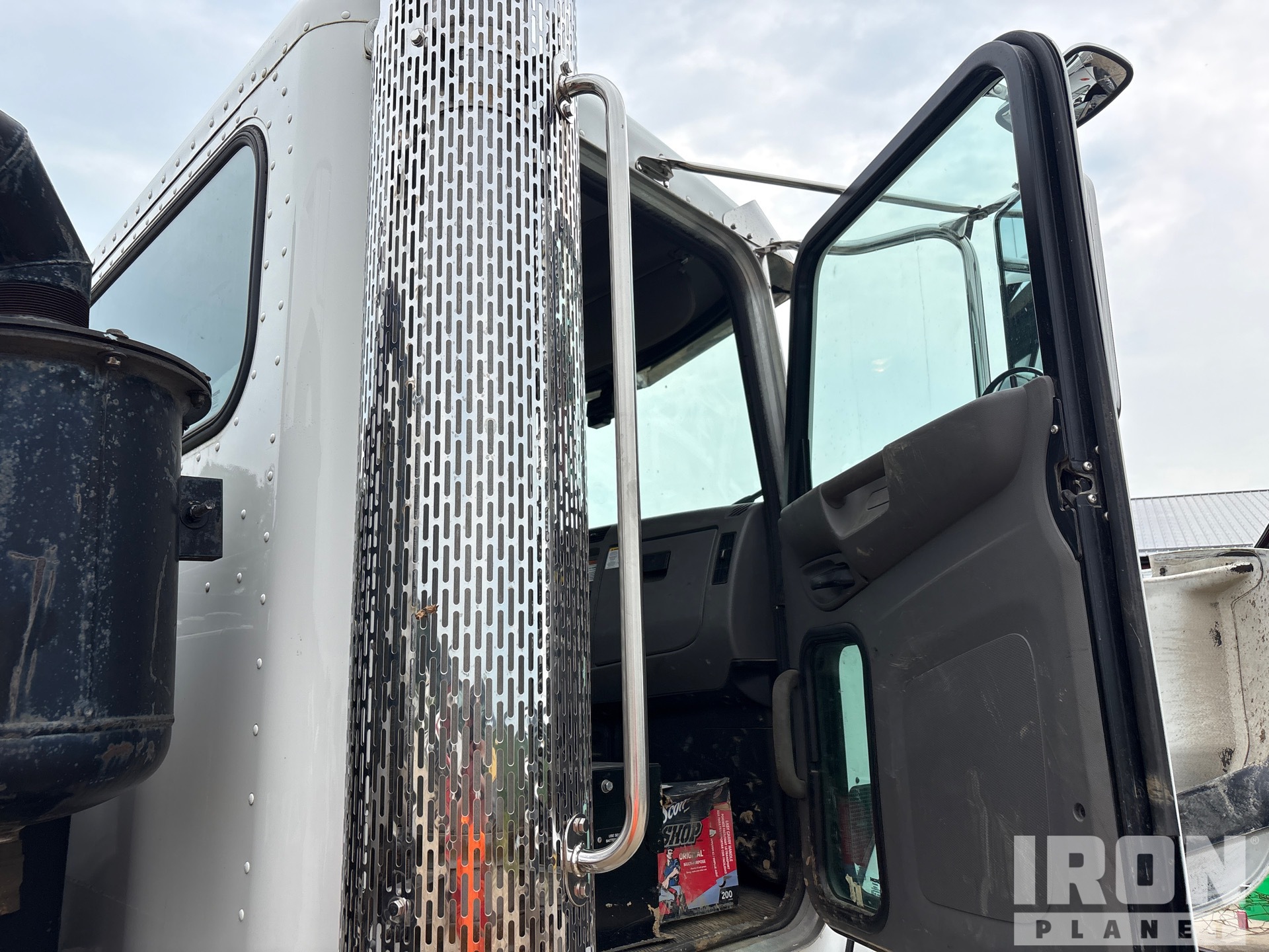 2015 Peterbilt 348