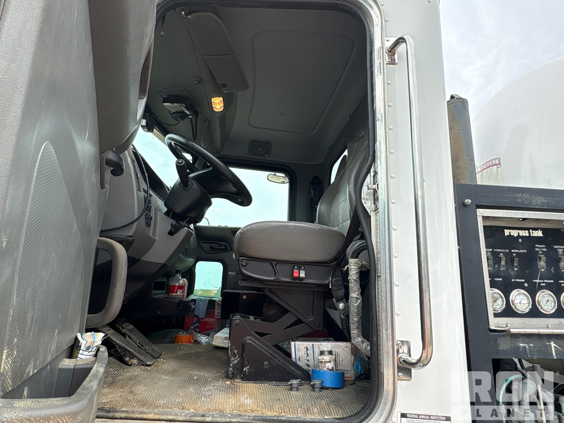2015 Peterbilt 348