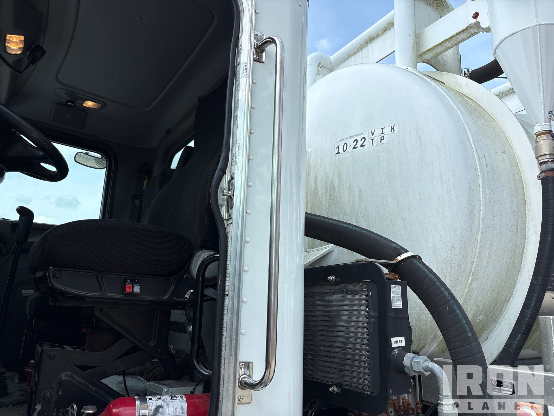 2016 Peterbilt 348