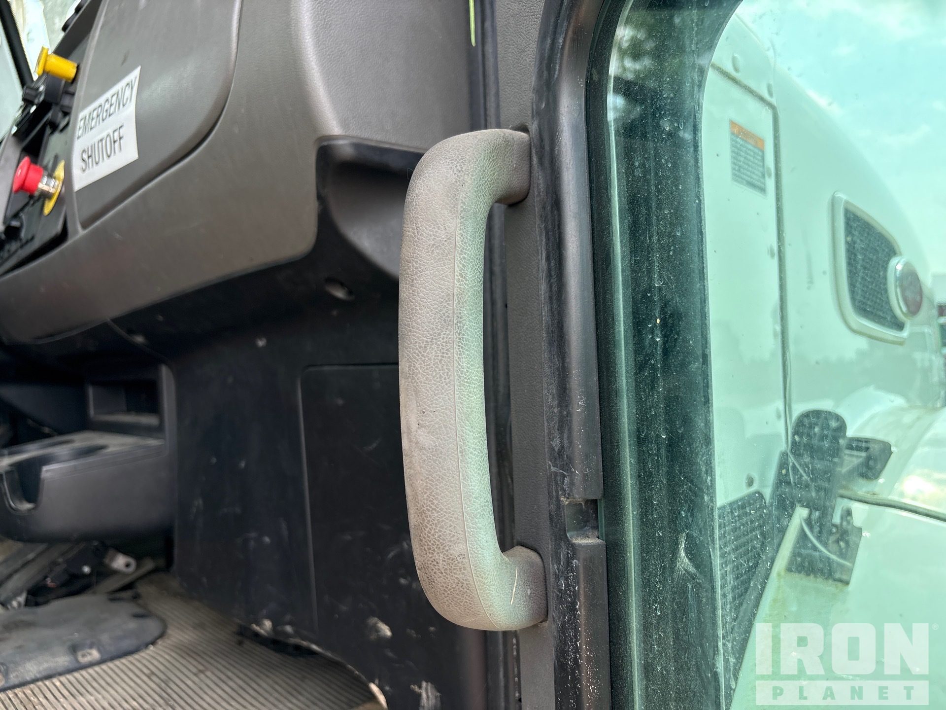2016 Peterbilt 348
