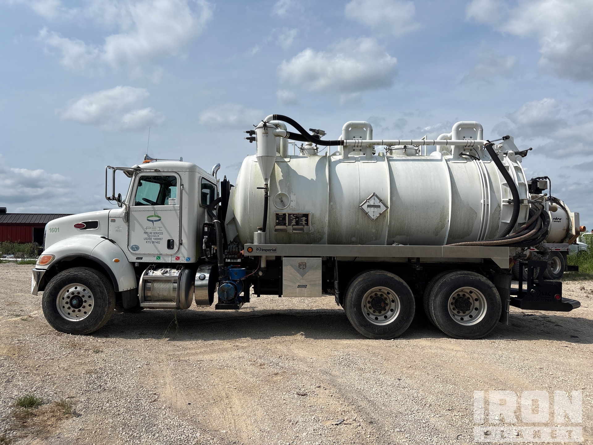 2016 Peterbilt 348