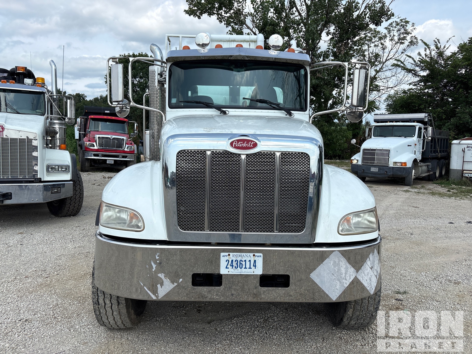 2016 Peterbilt 348