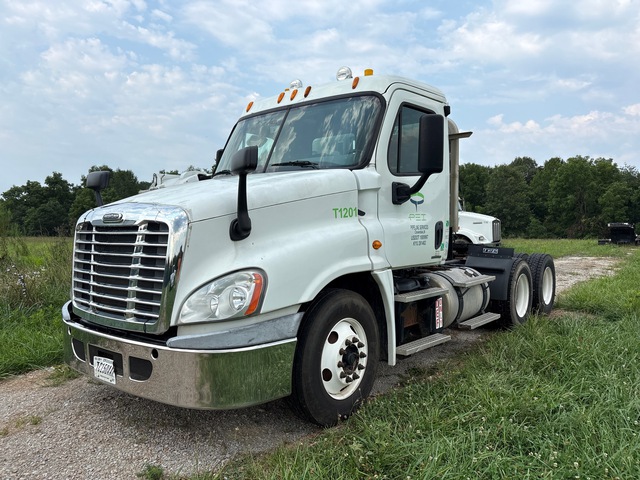 2012 Freightliner Cascadia 125 6x4 T/A Day Cab Truck Tractor