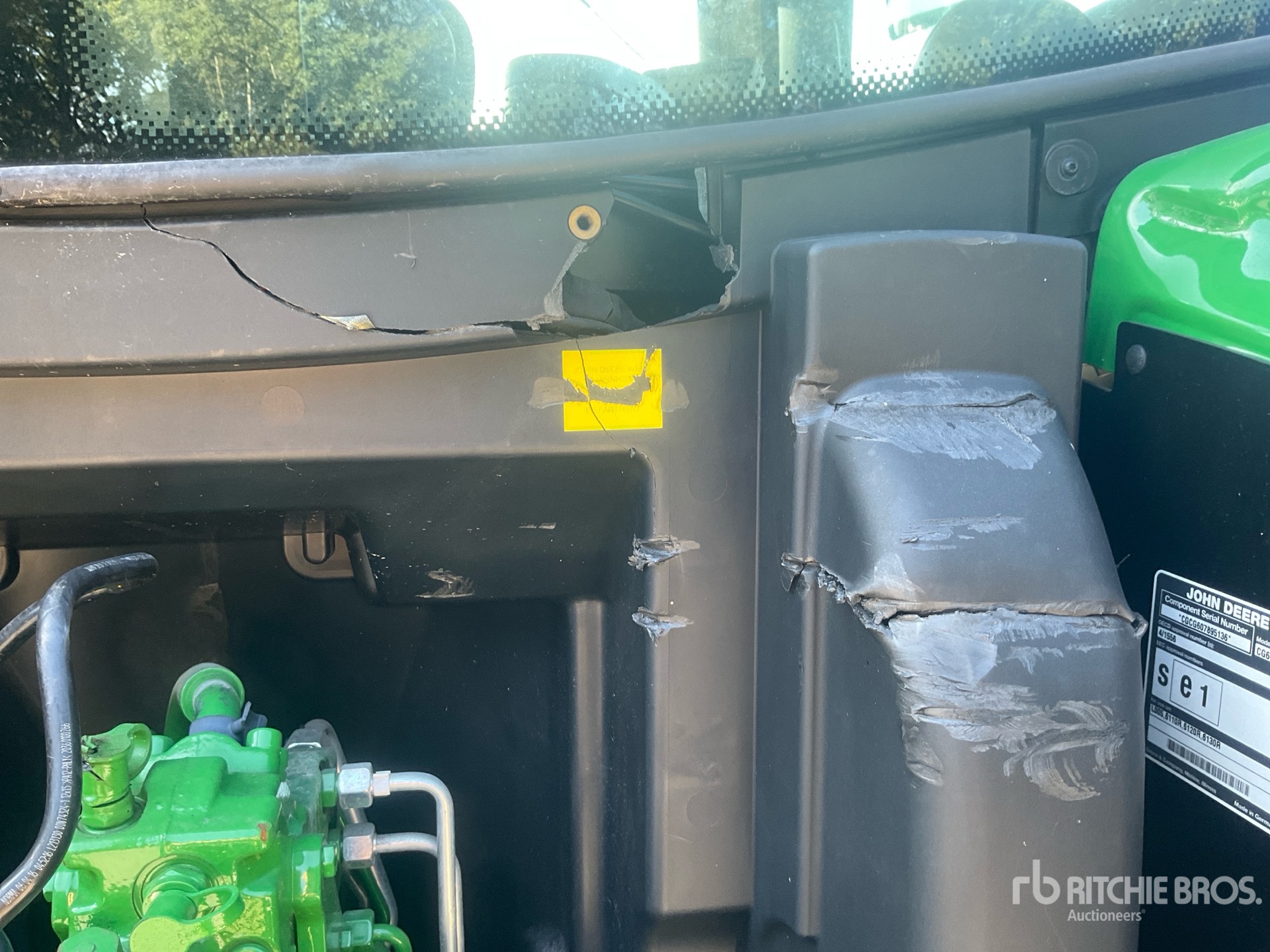 2016 John Deere 6120R