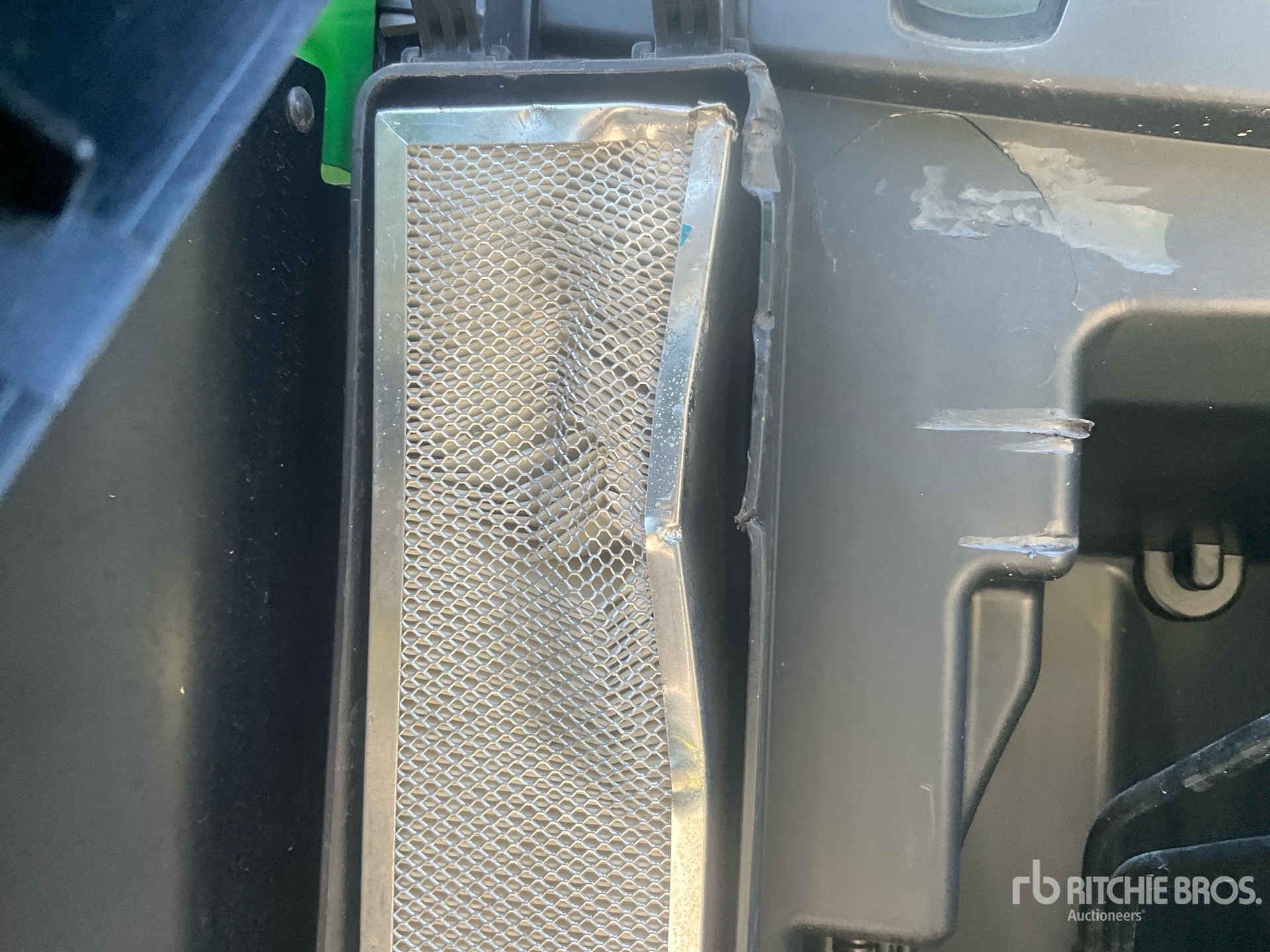 2016 John Deere 6120R