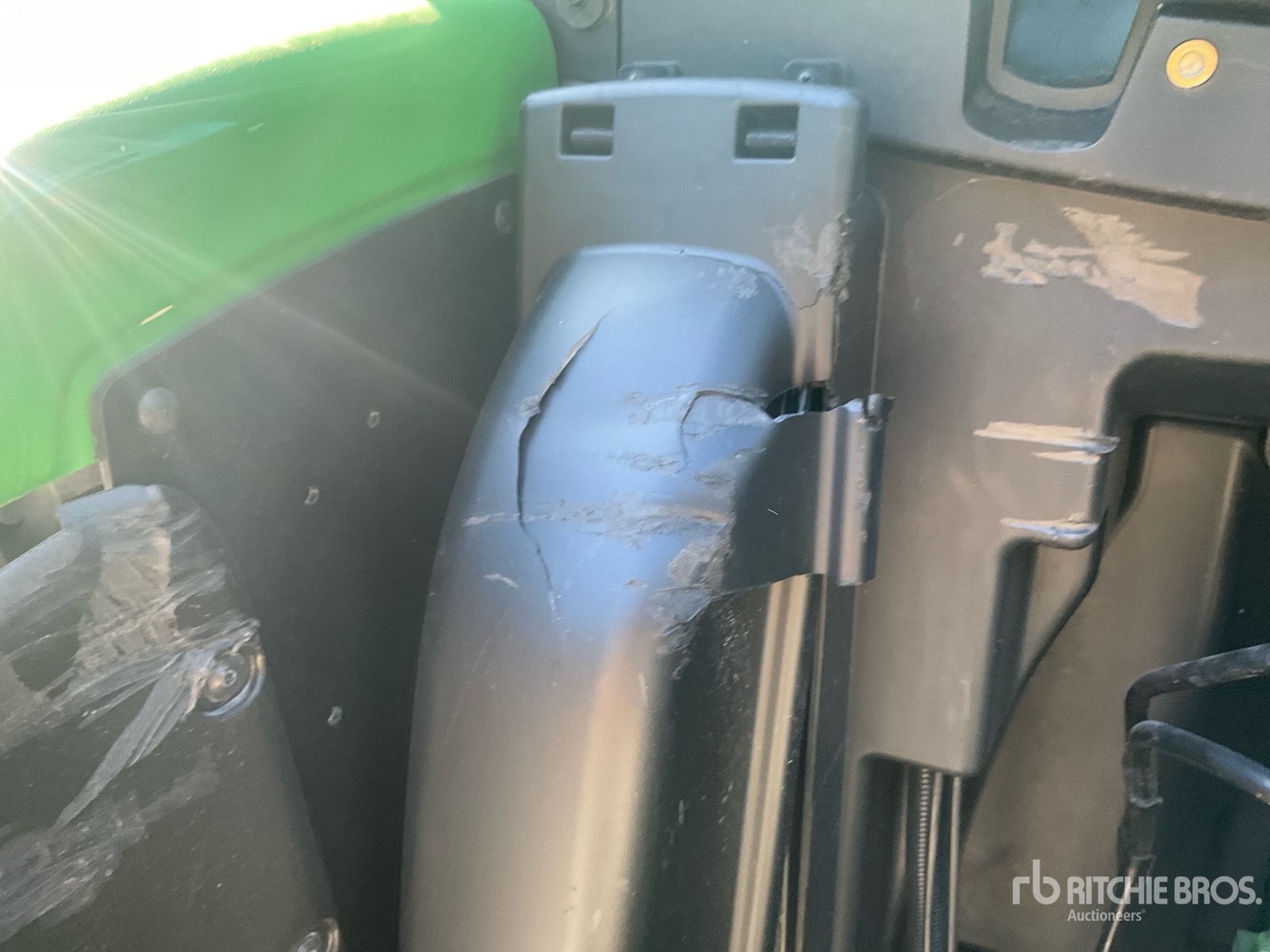 2016 John Deere 6120R