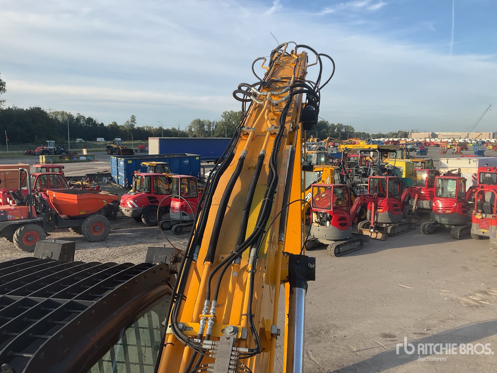 2018 JCB JS200WMT4