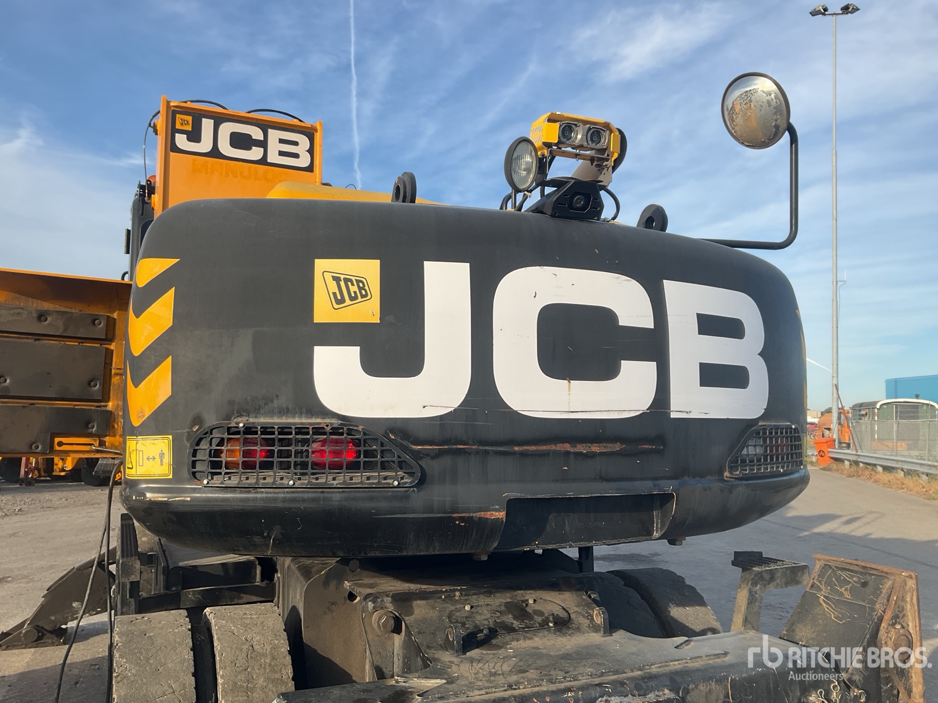 2018 JCB JS200WMT4