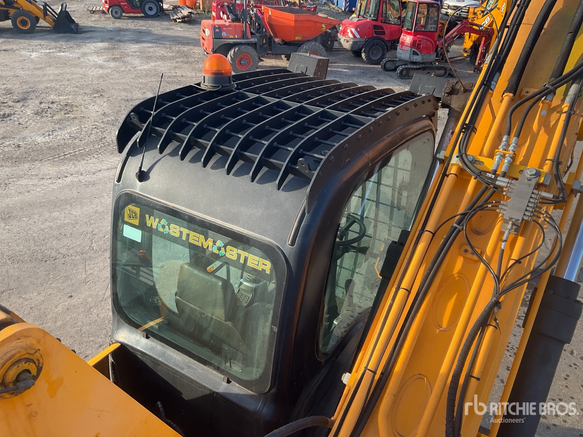 2018 JCB JS200WMT4