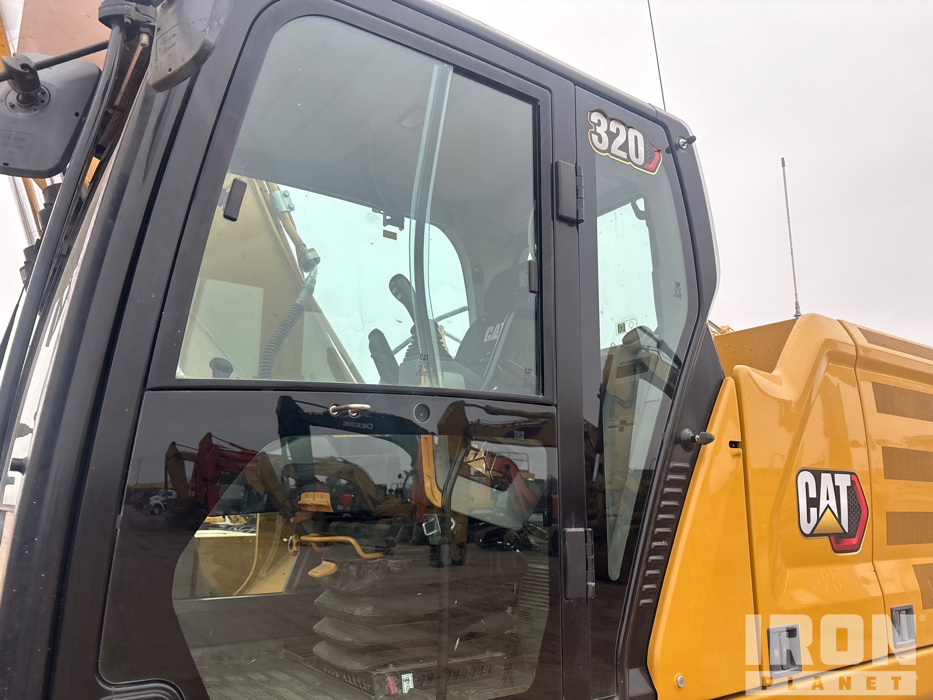 2023 Caterpillar 320