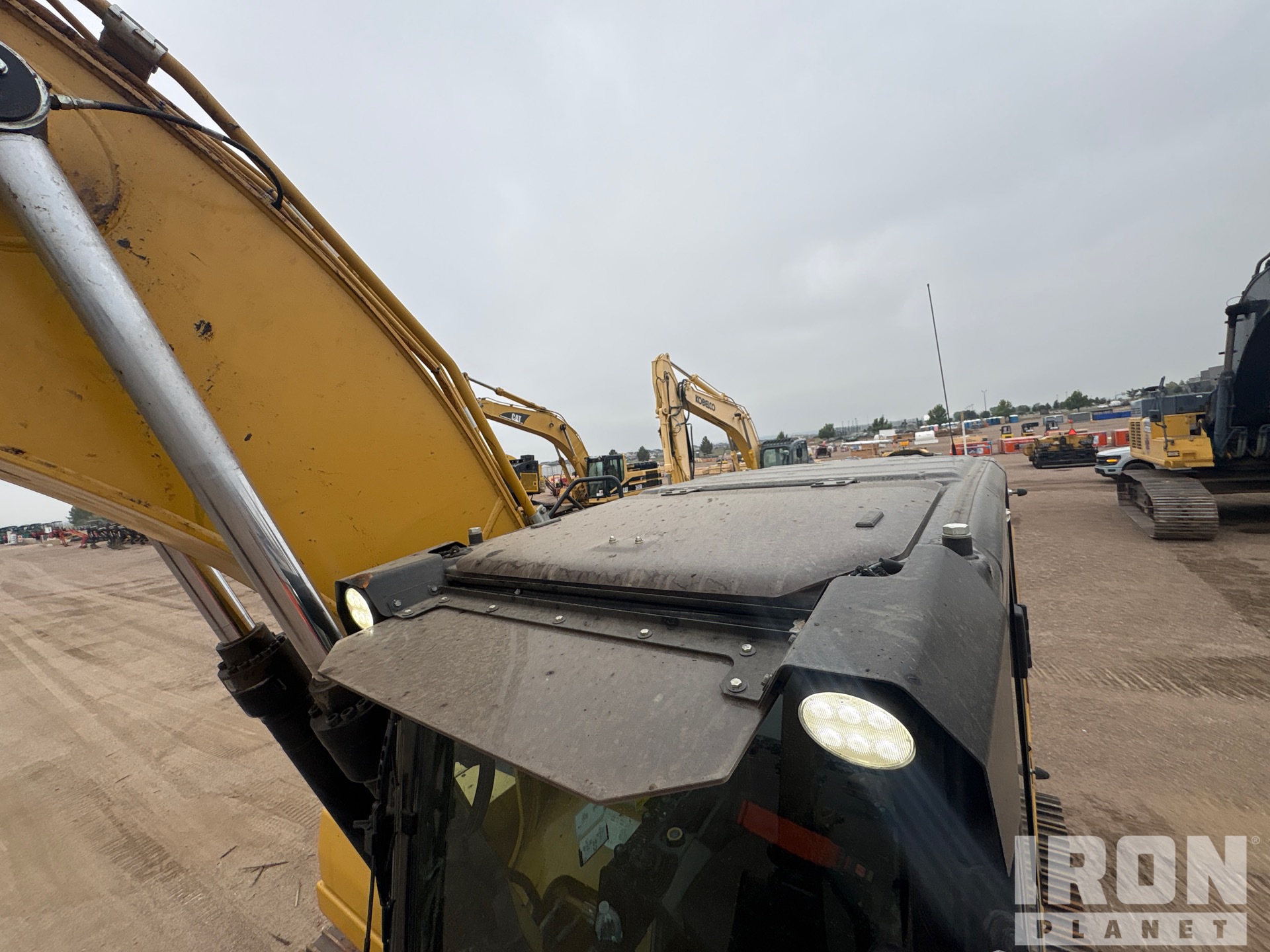 2023 Caterpillar 320