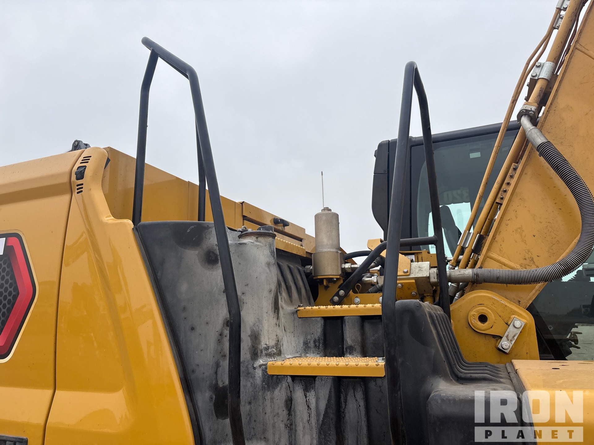 2023 Caterpillar 320
