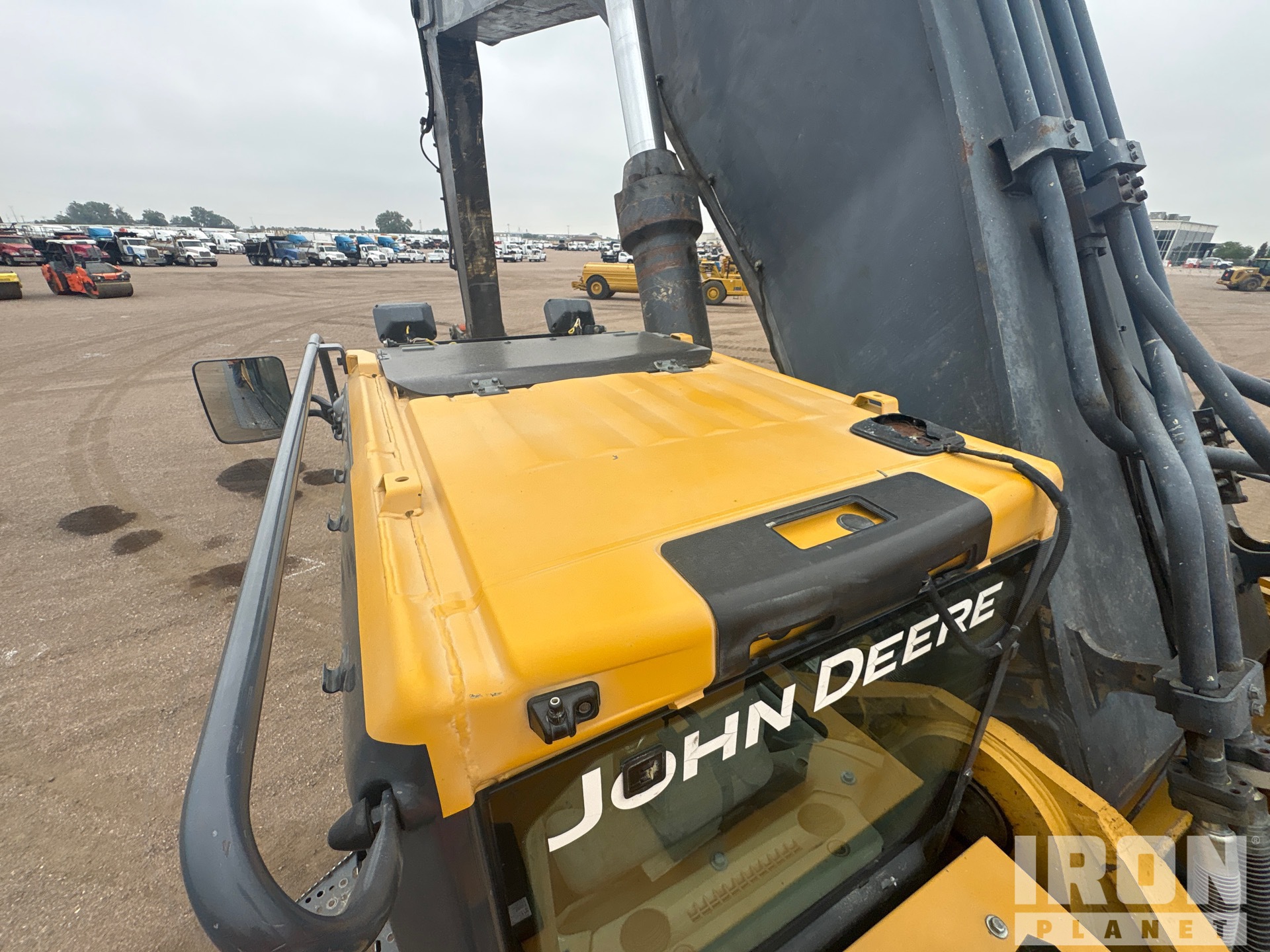 2014 John Deere 870G LC