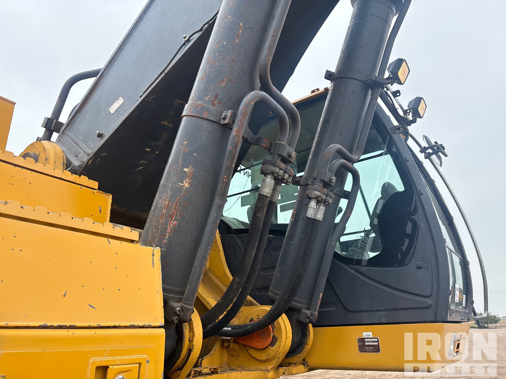 2014 John Deere 870G LC
