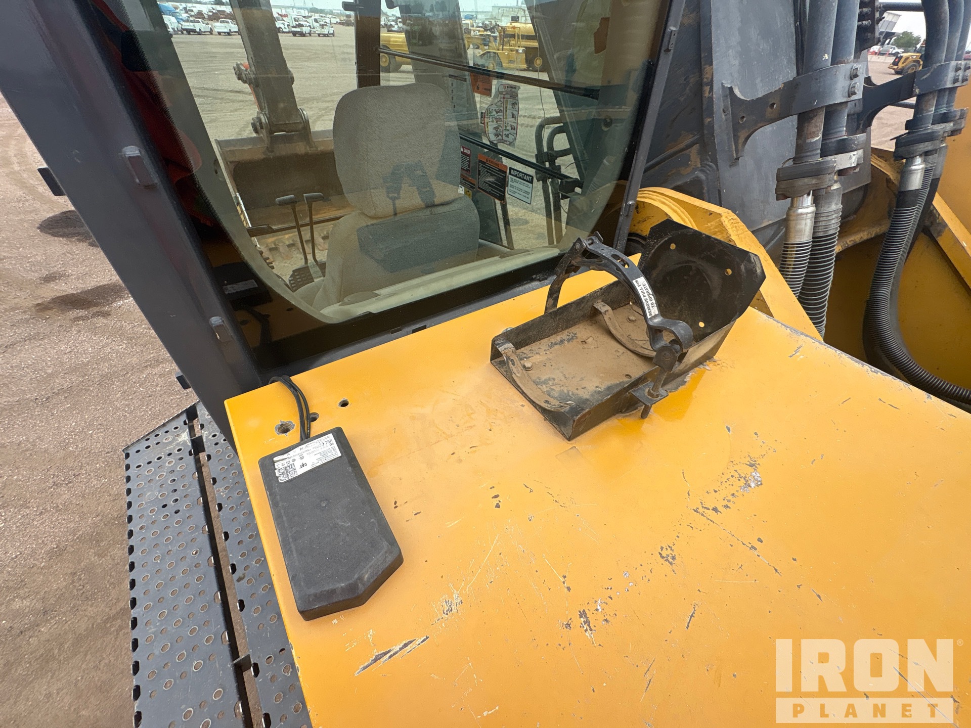 2014 John Deere 870G LC