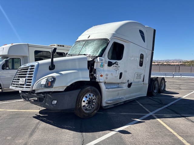 2018 Freightliner Cascadia 125 6x4 T/A Sleeper Truck Tractor (Inoperable)