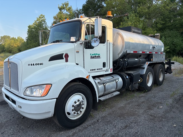 2013 Etnyre CT-1040 1800 gal on 2013 Kenworth T370 6x4 Asphalt Distributor Truck