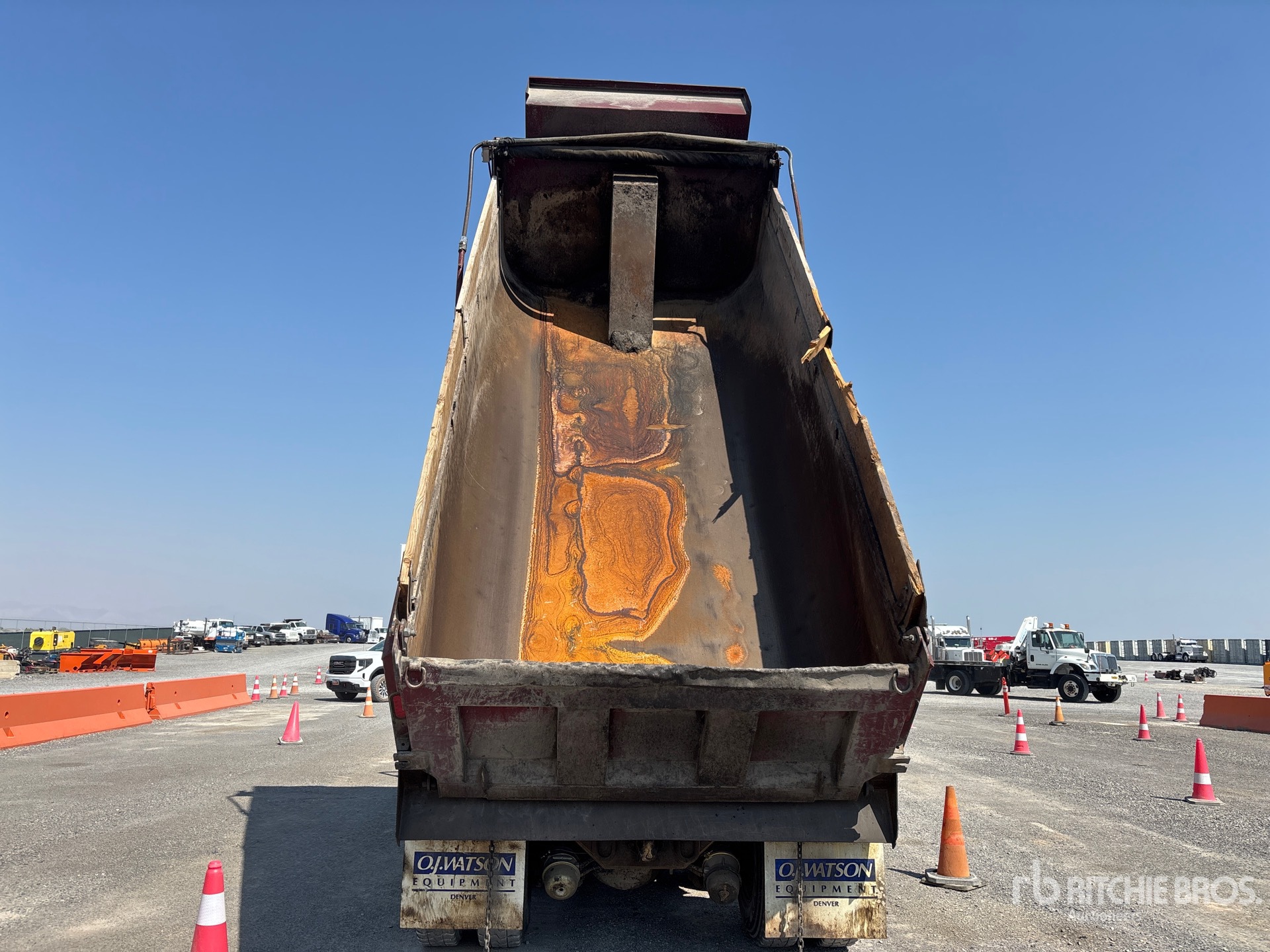 2005 Peterbilt 330