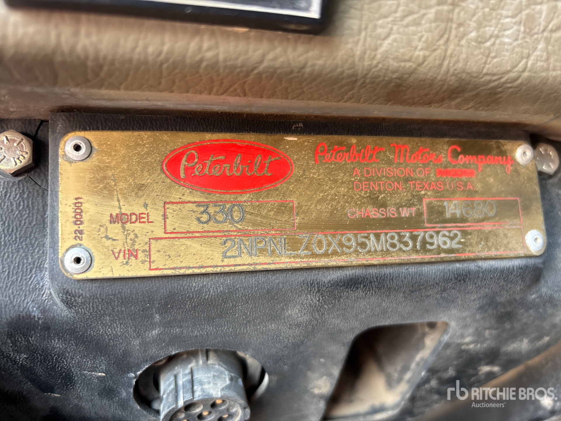 2005 Peterbilt 330