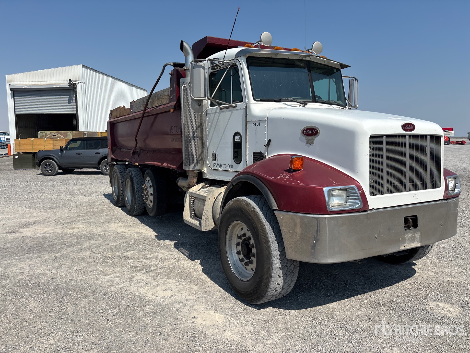 2005 Peterbilt 330