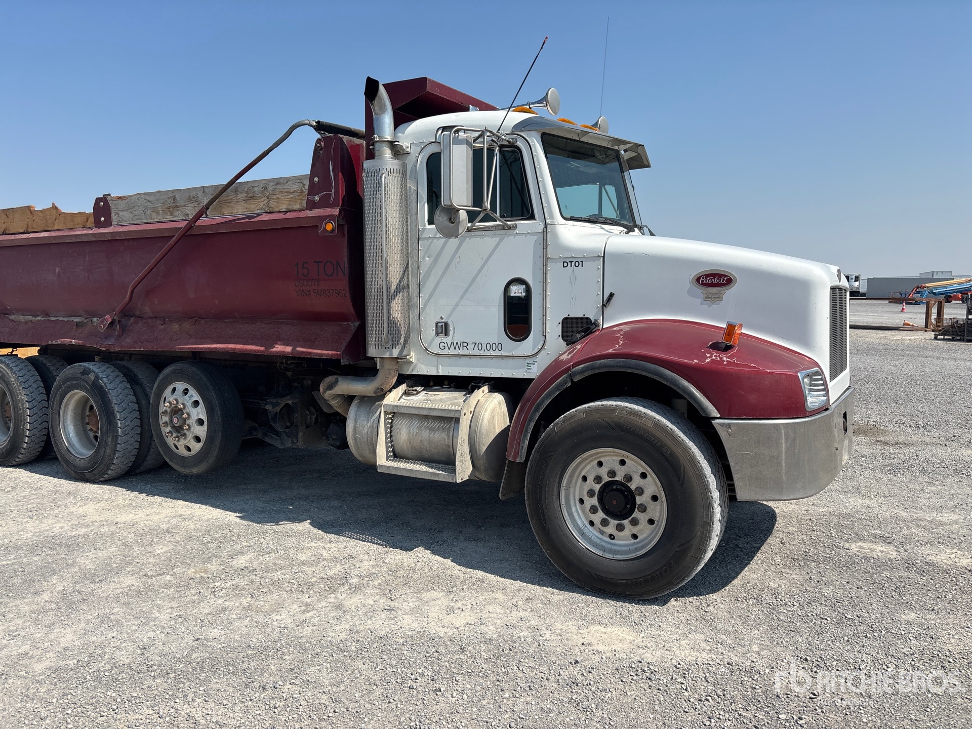 2005 Peterbilt 330