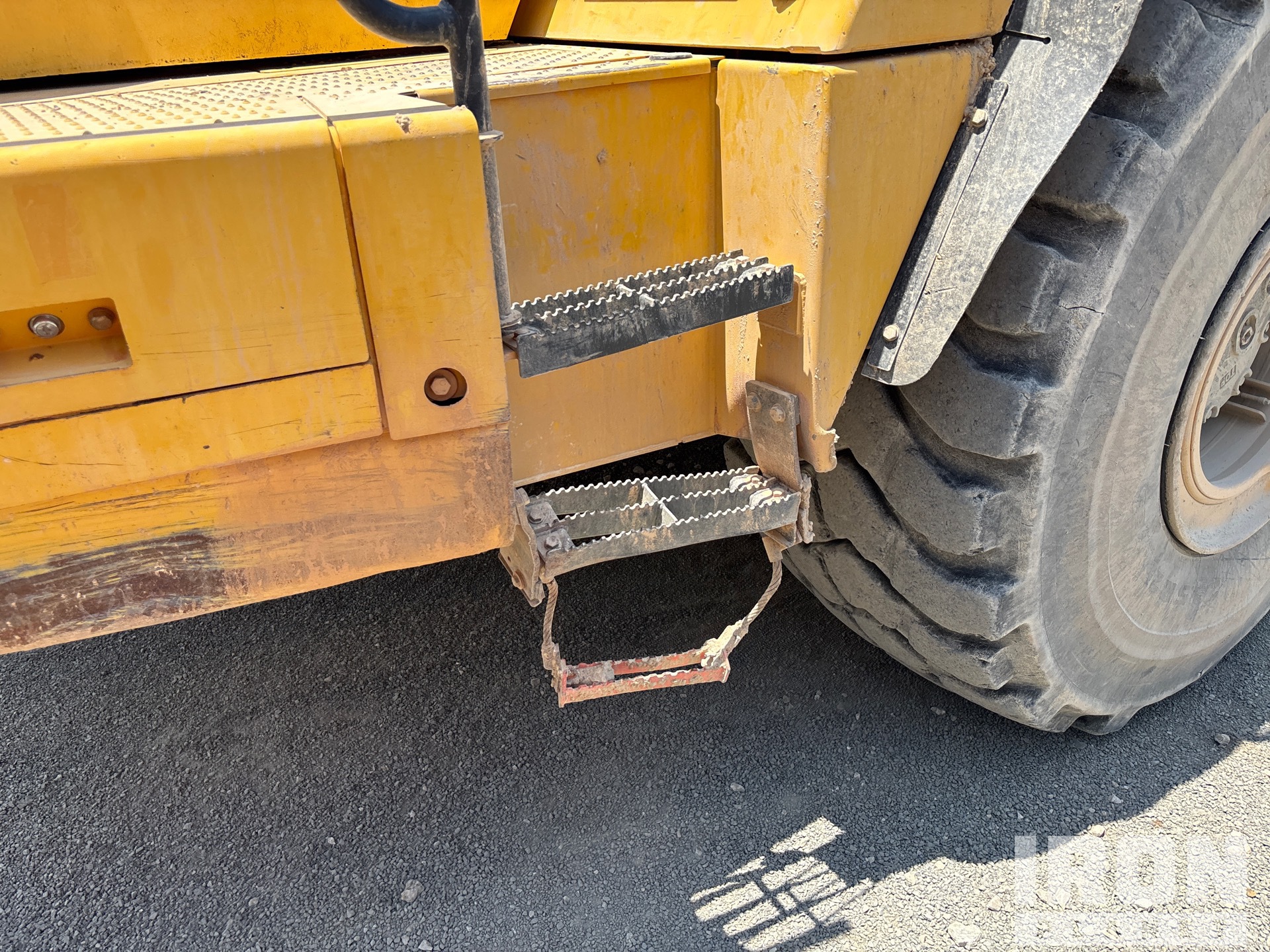 2013 Komatsu HM400-3