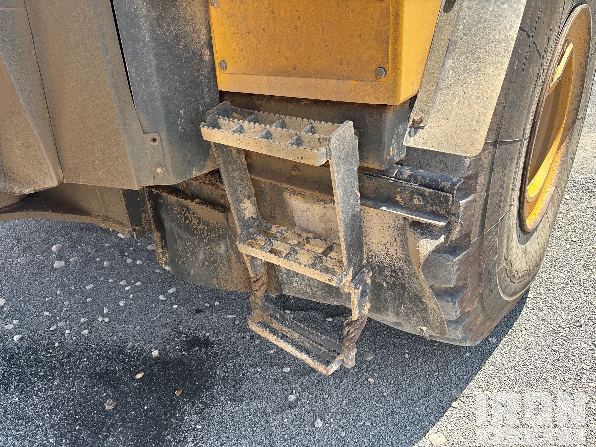 2014 Komatsu HM400-3