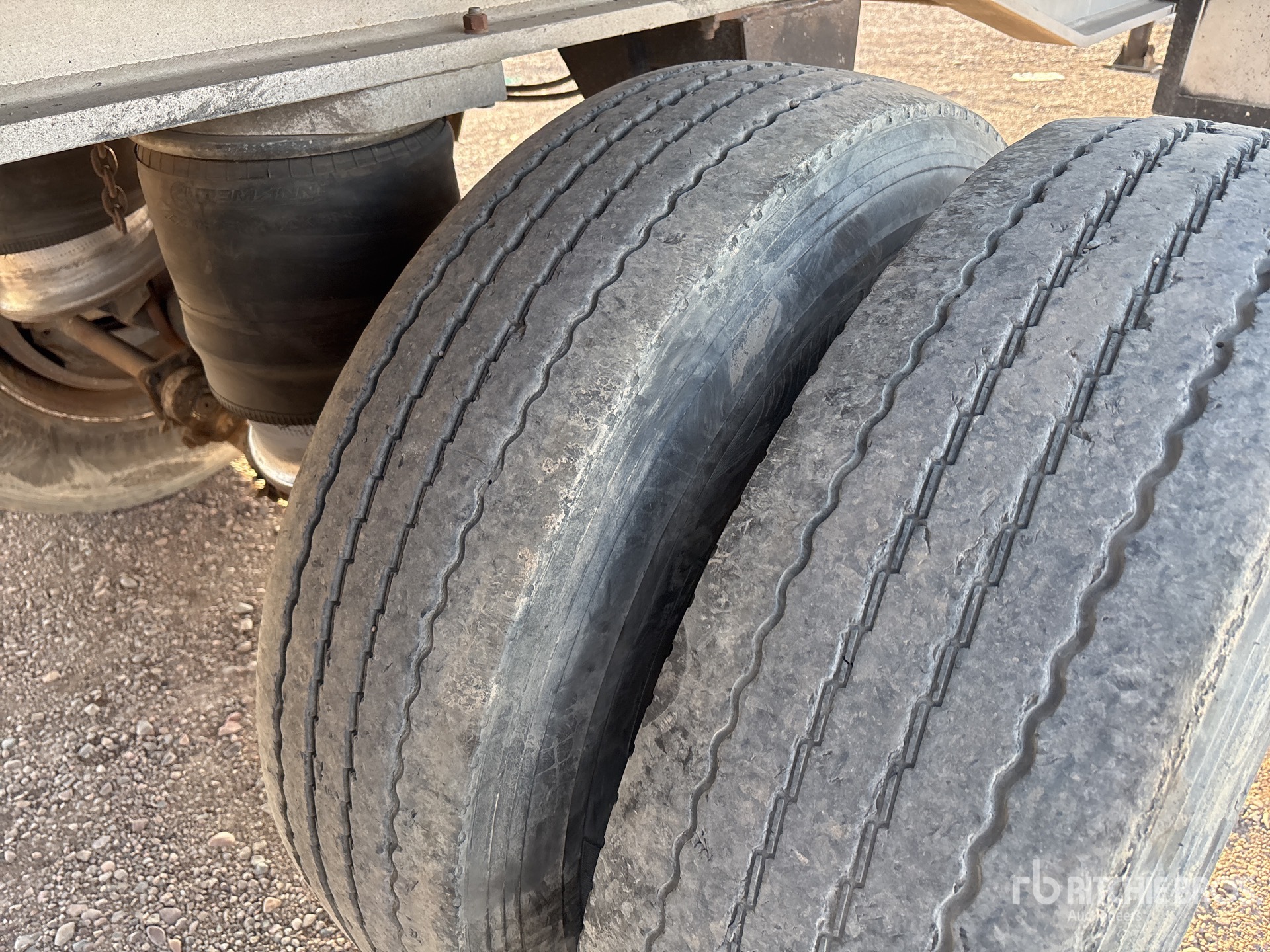 1984 Ravens T/A Spread Axle