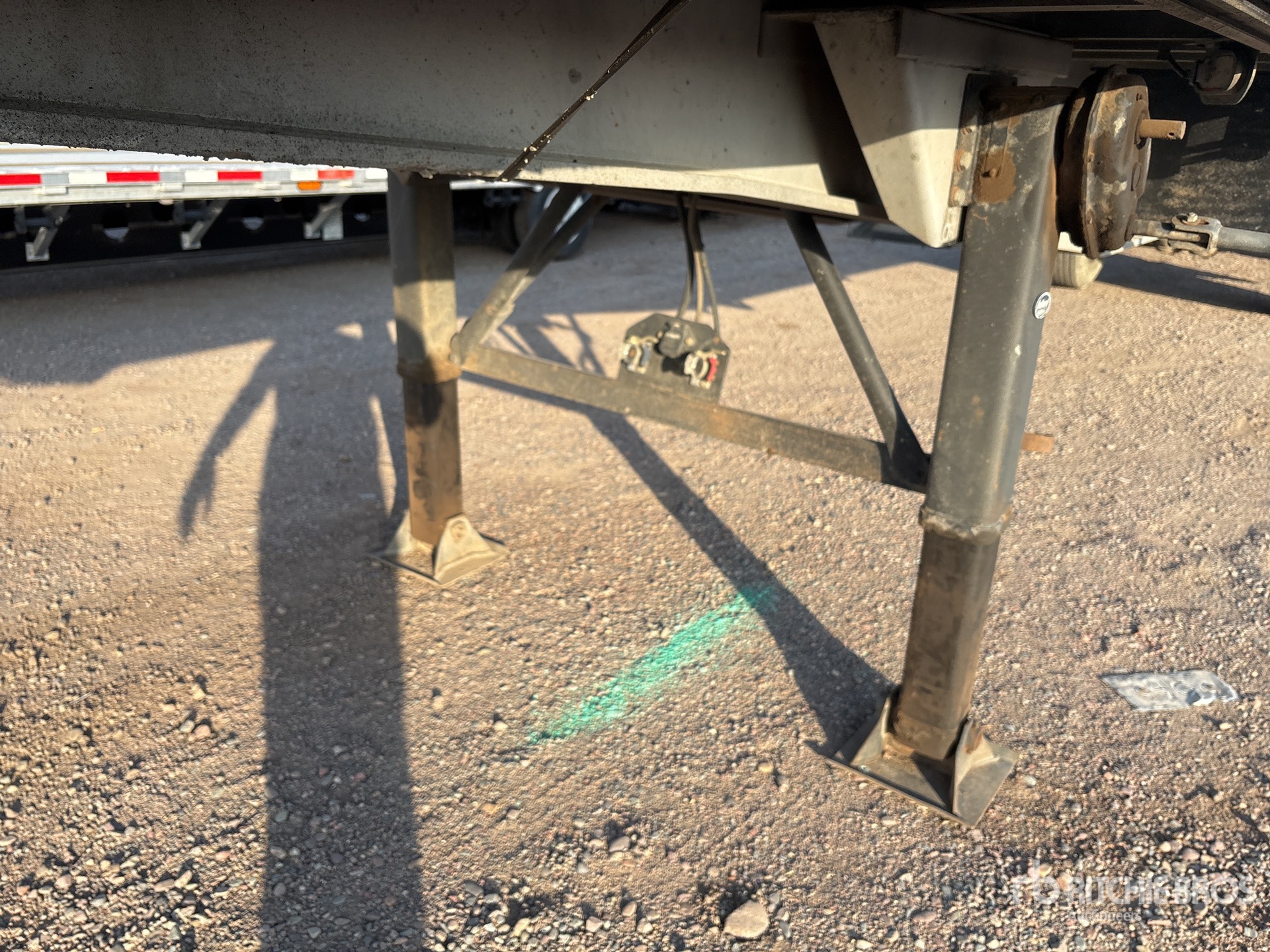 1984 Ravens T/A Spread Axle