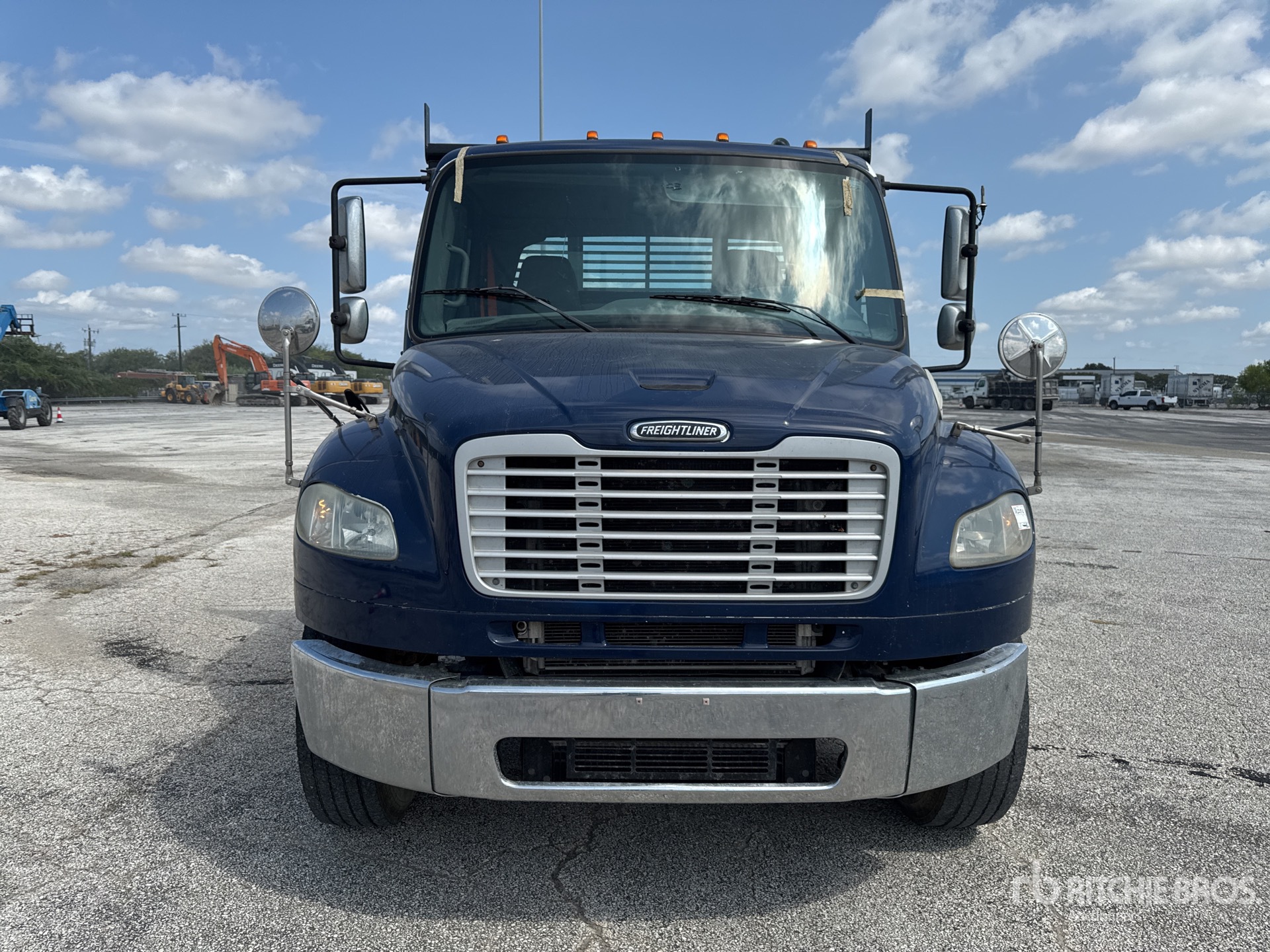 2013 Freightliner M2 106