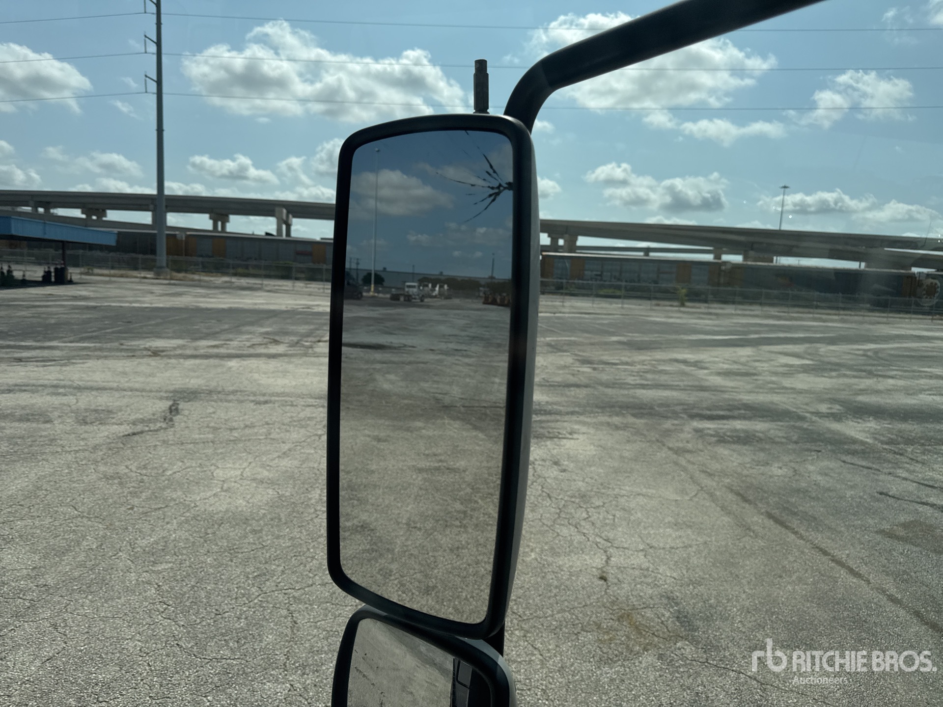 2013 Freightliner M2 106