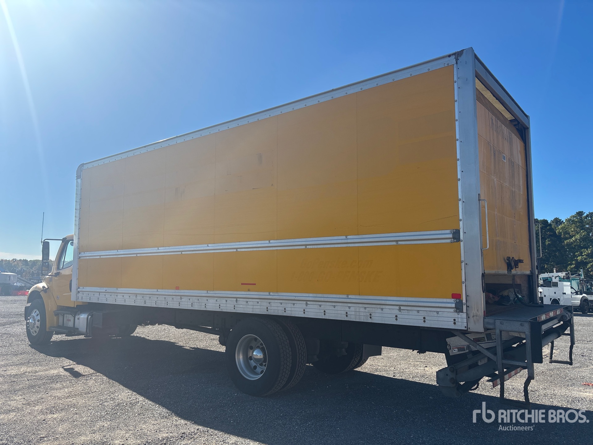 2020 Freightliner M2106